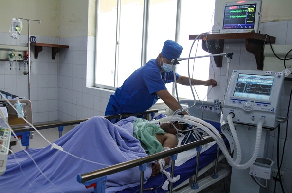 Xô xát giữa hai nhóm thanh niên, một người bị đâm đang nguy kịch