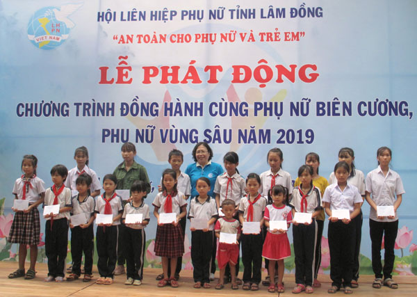 Phát động Chương trình đồng hành cùng phụ nữ biên cương, vùng sâu năm 2019