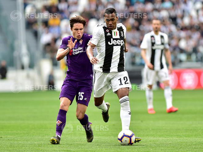 Federico Chiesa (số 25) đã 2 lần sút bóng làm rung chuyển khung thành Juventus trong hiệp 1 nhưng tiếc là cậu con trai của cựu danh thủ Ý Enrico Chiesa đã không thể ghi bàn vào lưới