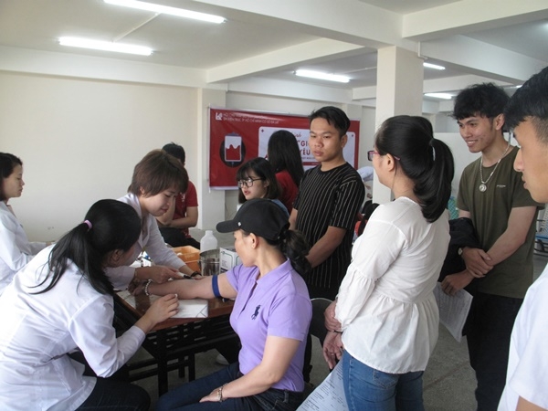 Sinh viên kiến trúc tham gia ngày hội hiến máu tình nguyện
