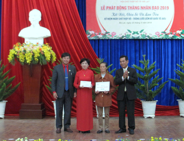 Hội CTĐ Đà Lạt trao tài trợ xây dựng 1 căn nhà tình thương cho một hộ khó khăn ở Phường 10 -Đà Lạt