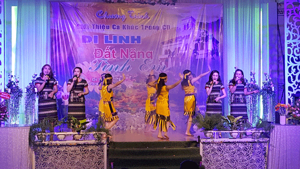 Di Linh ra mắt CD "Di Linh đất nặng tình em"