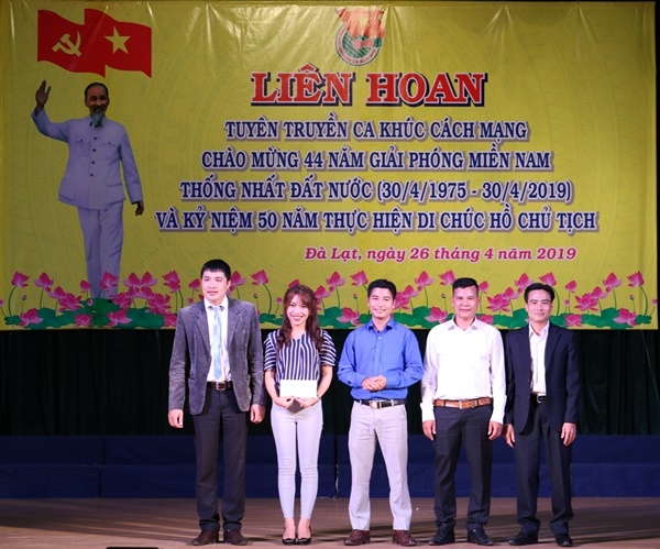 Tuổi trẻ tự hào tiến bước