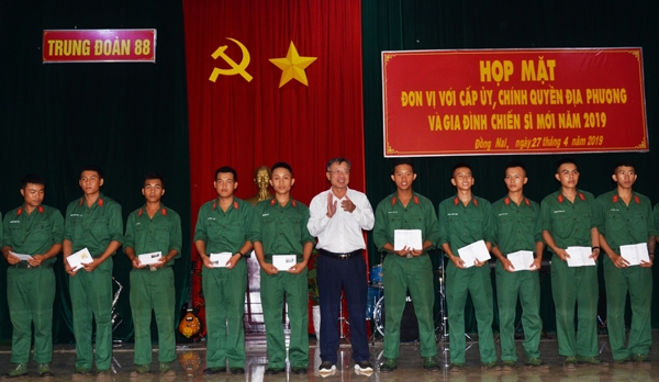 4 địa phương thăm, động viên các chiến sĩ mới đang làm nhiệm vụ tại Trung đoàn 88