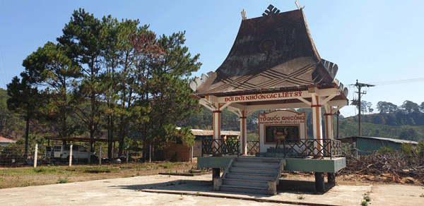 Về đất anh hùng Lộc Lâm