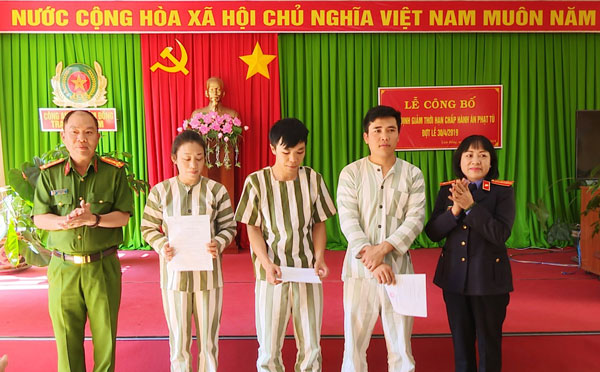 Công bố quyết định giảm án tha tù trước thời hạn cho 11 phạm nhân