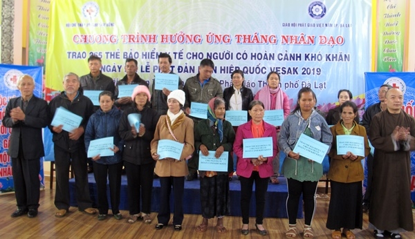 Trao 265 thẻ BHYT cho người có hoàn cảnh khó khăn