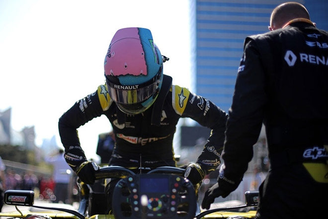 Ricciardo tự đánh mất đi cơ hội ghi điểm tại Baku