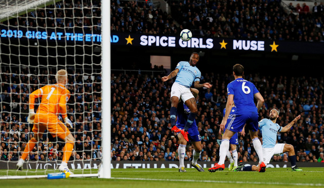 Kompany lập siêu phẩm, 'Man xanh' chờ đăng quang tại Brighton