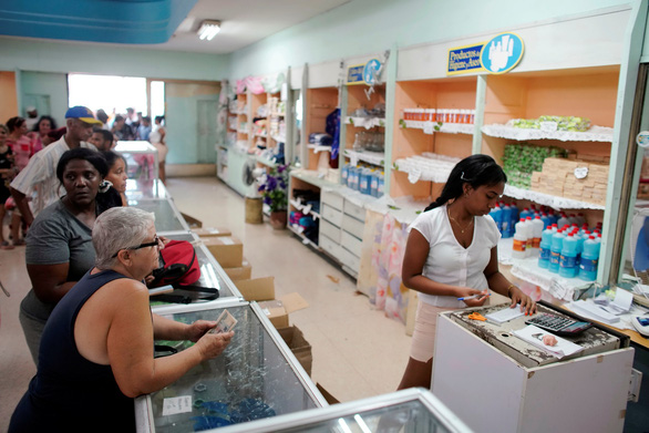 Cuba bán theo định lượng để đối phó thiếu hàng hóa