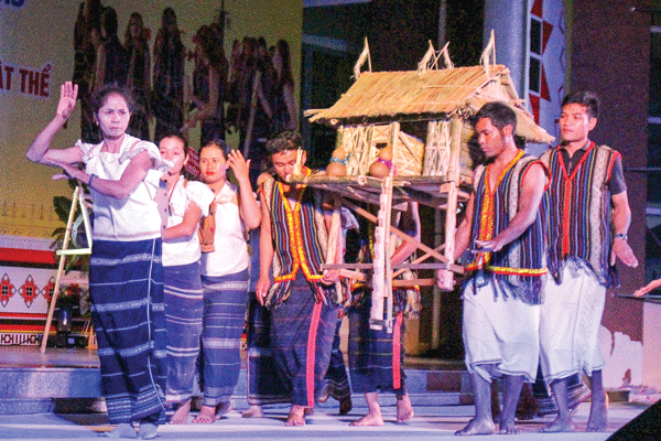 Hội về B'Lao phố