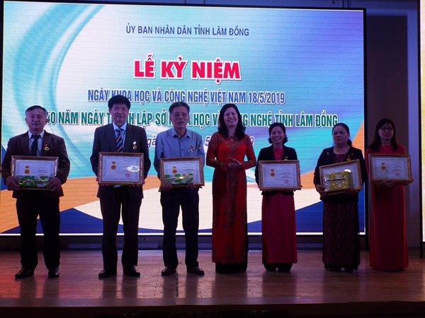 Gặp mặt kỷ niệm Ngày Khoa học Công nghệ Việt Nam và 40 năm ngày thành lập Sở Khoa học Công nghệ Lâm Đồng