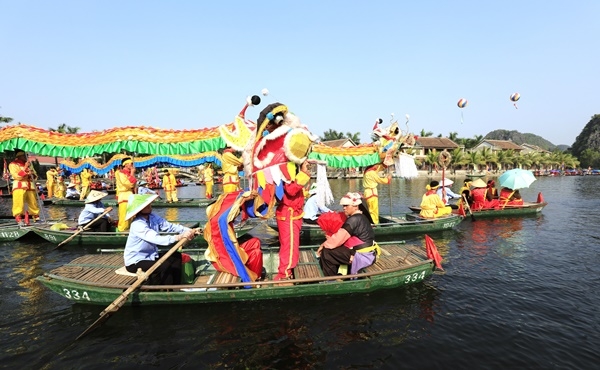 Lễ rước thuyền rồng