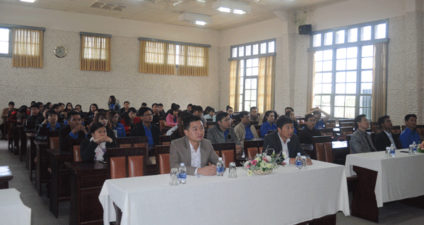 Các đoàn viên, thanh niên tham gia diễn đàn “Tuổi trẻ Việt Nam nhớ lời Di chúc theo chân Bác”