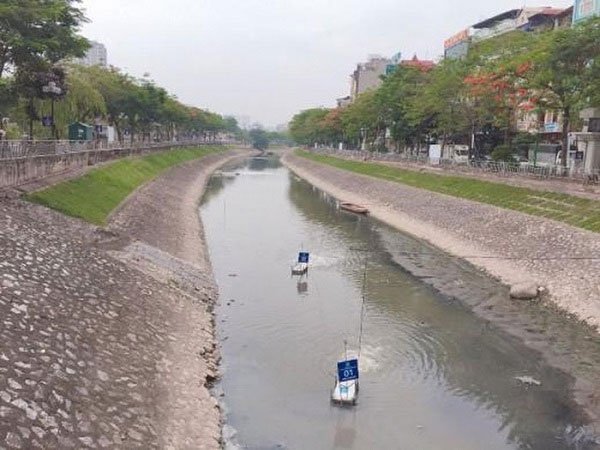 Nước sông Tô Lịch &quot;hồi sinh&quot; sau một tuần &quot;giải cứu&quot;