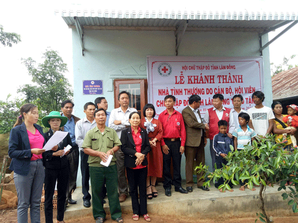 Trao nhà tình thương chữ thập đỏ