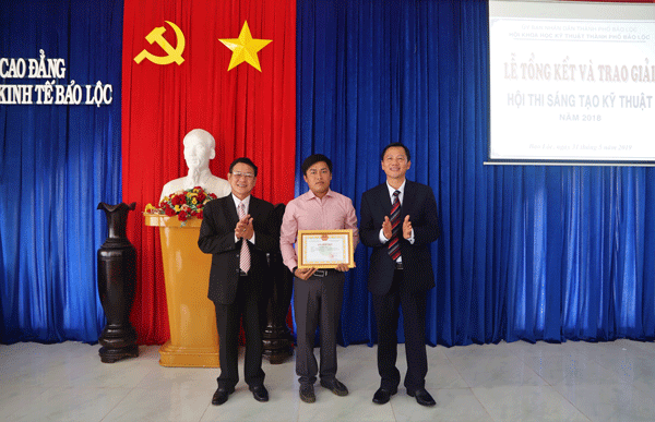 Bảo Lộc: Trao 17 giải sáng tạo khoa học - kỹ thuật năm 2018