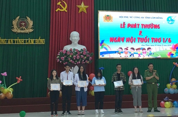 400 con cán bộ chiến sĩ Công an tỉnh tham gia Ngày hội Tuổi thơ