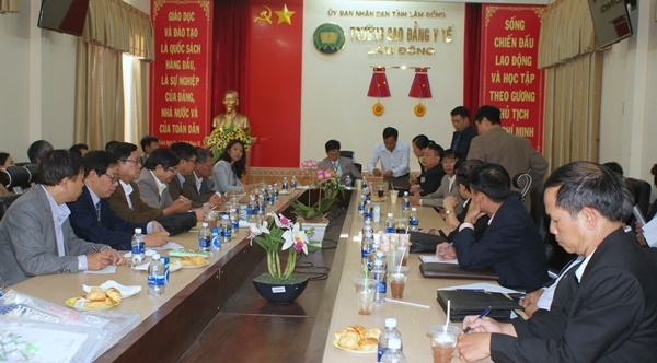 Hội đồng tuyển dụng tổ chức bốc thăm cho các thành viên để thực hiện nhiệm vụ tại các phòng thi