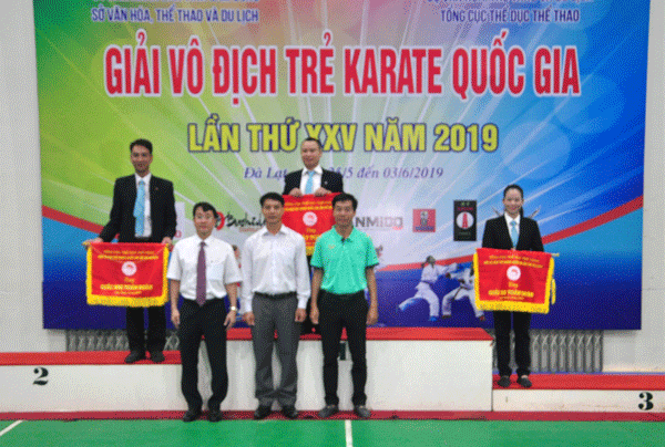 Trao giải nhất nhì và ba toàn đoàn