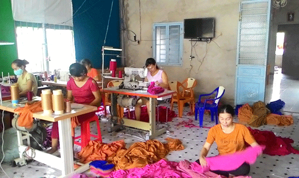 "Tổ may gia công 1B"