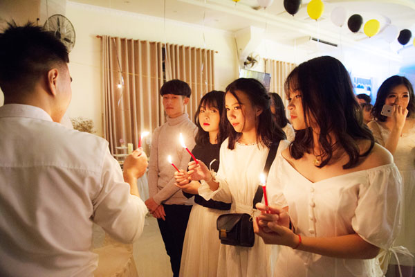 Vì tuổi trẻ chẳng hai lần thắm lại