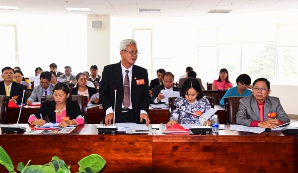 Các đại biểu tham dự đại hội tiến hành thảo luận tại các Tổ về góp ý dự thảo Báo cáo chính trị trình đại hội
