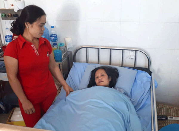Cô gái có trái tim "bên phải" cần sự giúp đỡ