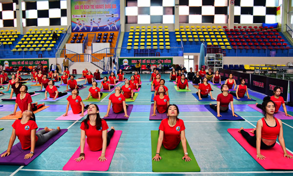 Đồng diễn Yoga