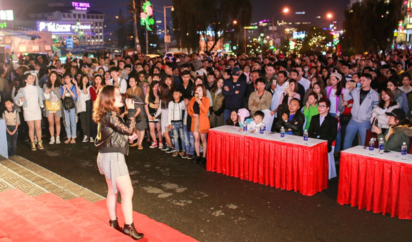 Chương trình thu hút đông đảo người dân và du khách