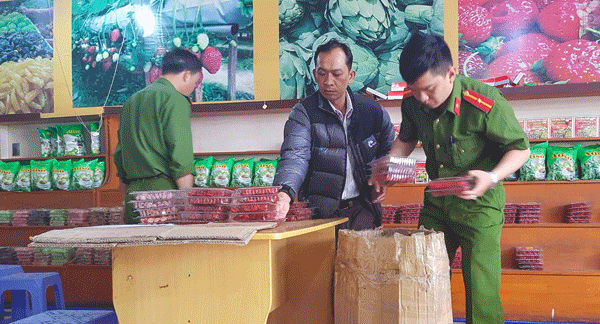 Bắt quả tang 2 "cò đặc sản" chèo kéo du khách