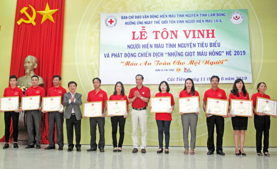 Tôn vinh những người hùng của bệnh nhân
