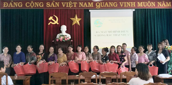 Đạ Tẻh: Ra mắt mô hình chống rác thải nhựa