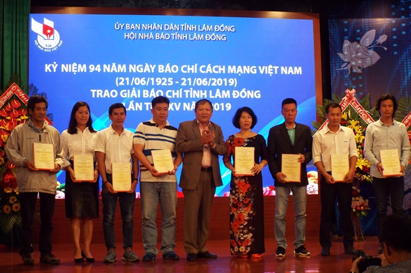 Trao giải B 