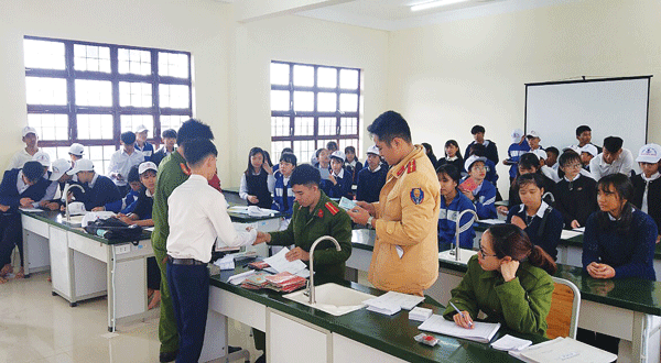 Cần nhân rộng mô hình "An toàn giao thông trường học"