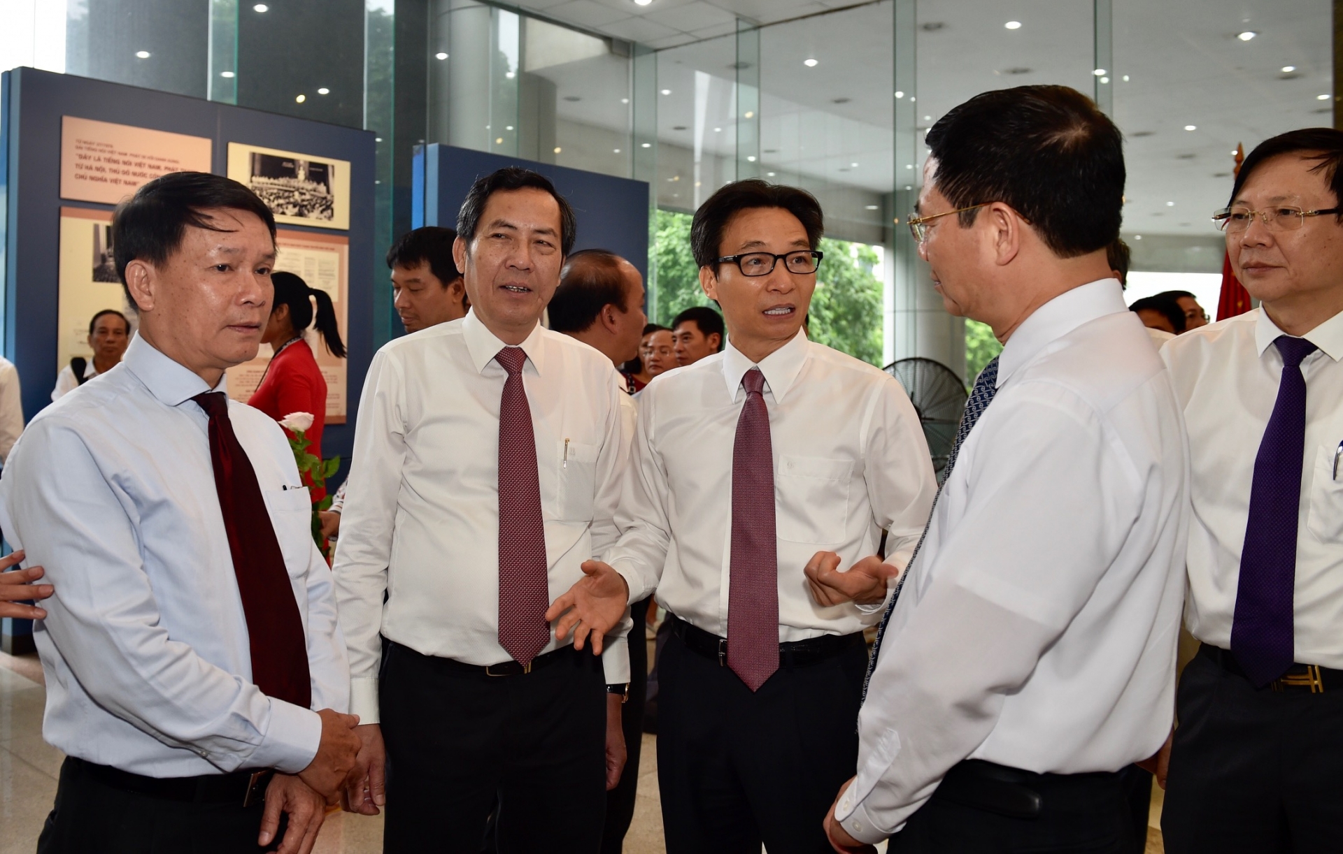 Phó Thủ tướng Vũ Đức Đam trao đổi với lãnh đạo một số cơ quan báo chí, cơ quan quản lý báo chí