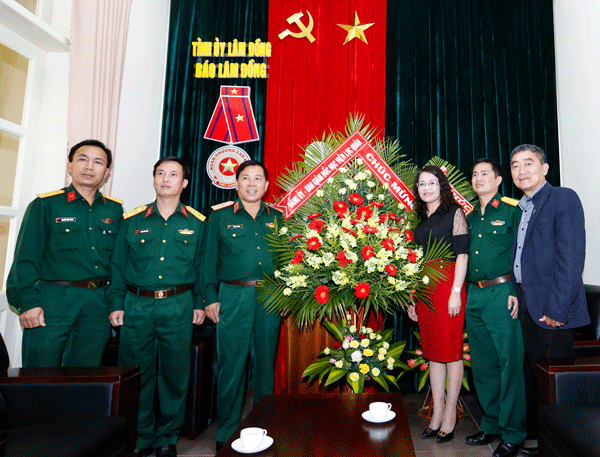 Học viện Lục quân thăm và chúc mừng Báo Lâm Đồng nhân ngày 21/6
