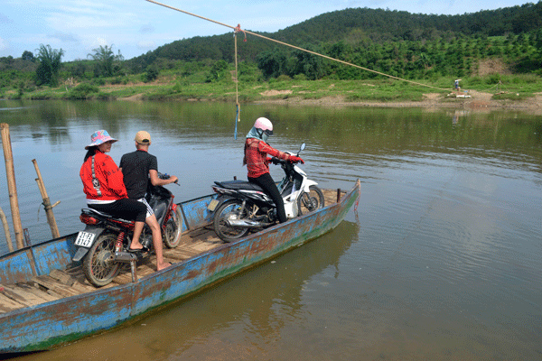 Người dân mong mỏi cây cầu dân sinh