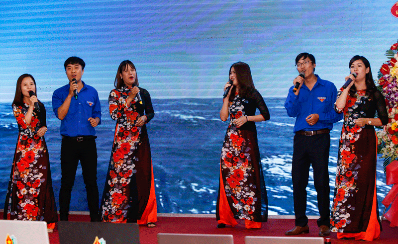 Phóng viên, CTV Báo Lâm Đồng biểu diễn văn nghệ chào mừng ngày 21/6 và ngày khai trương tờ báo điện tử Lâm Đồng