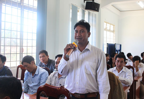 Cử tri xã Tà Năng nêu ý kiến