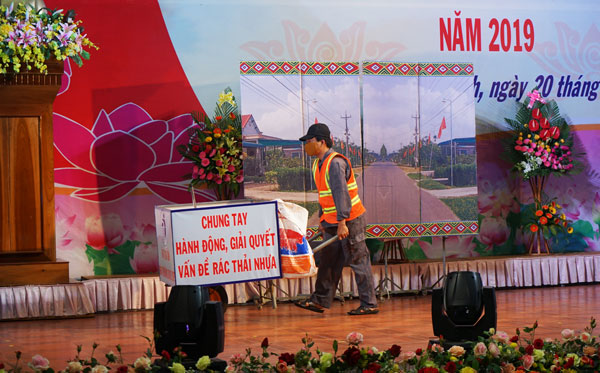 Tiểu phẩm “Chuyện người gom rác” tại đêm chung kết