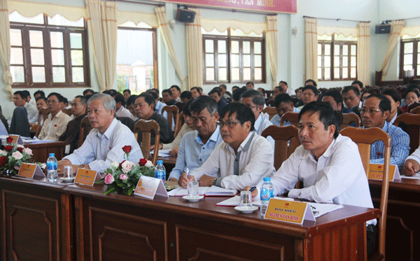 Các đại biểu lắng nghe trả lời chất vấn
