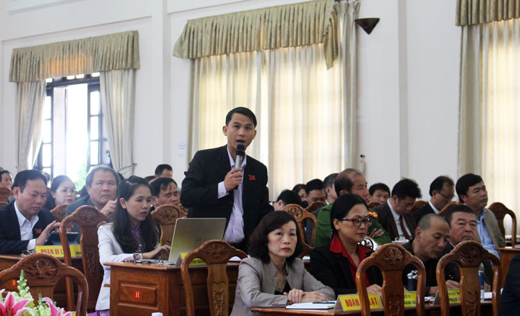 Đại biểu HĐND tỉnh chất vấn những vấn đề bức xúc cử tri quan tâm