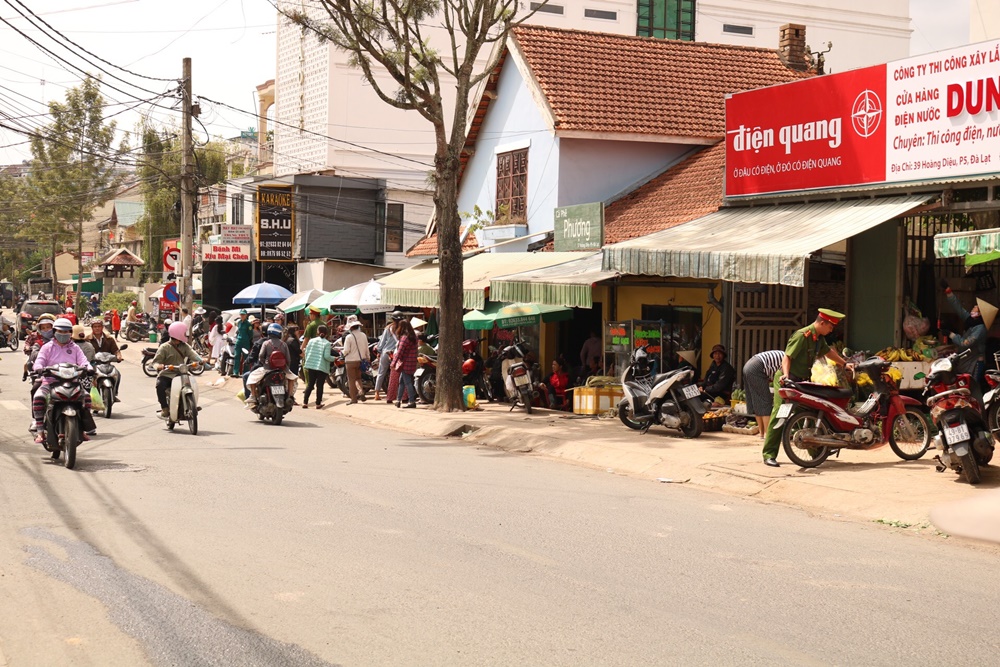Công an Phường 5 xử phạt 112 trường hợp vi phạm trật tự an toàn giao thông