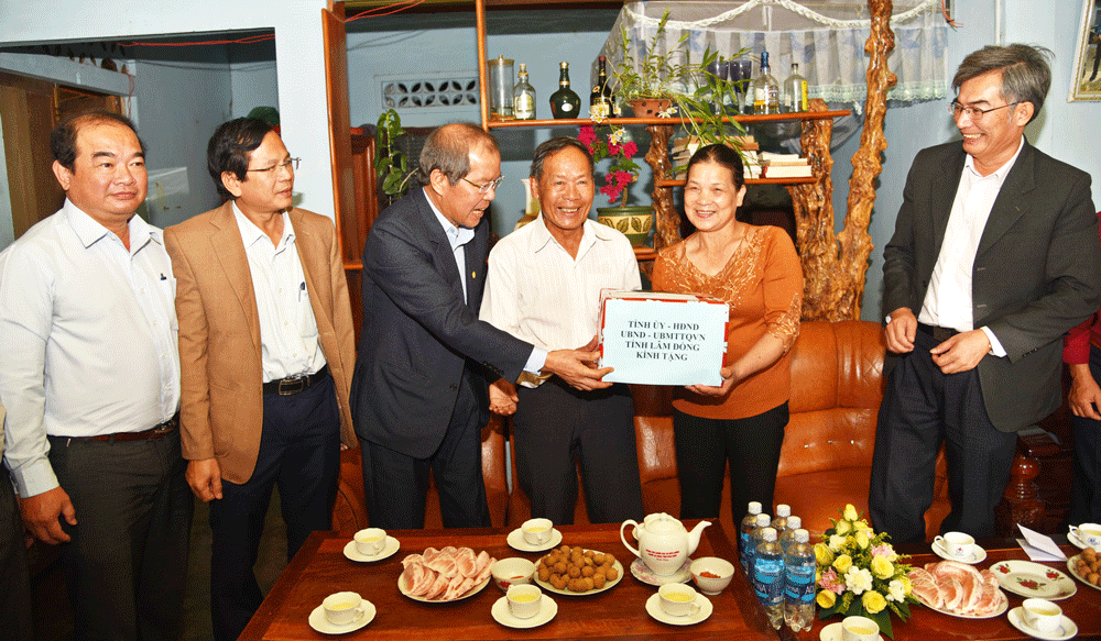 Tháng 7 nghĩa tình thương nhớ