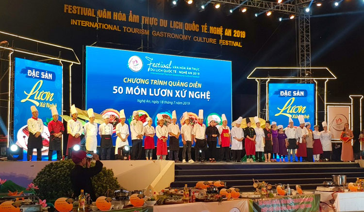 CLB đầu bếp chuyên nghiệp Lâm Đồng quảng diễn tại Fetival Văn hóa Ẩm thực Du lịch Quốc tế Nghệ An 2019