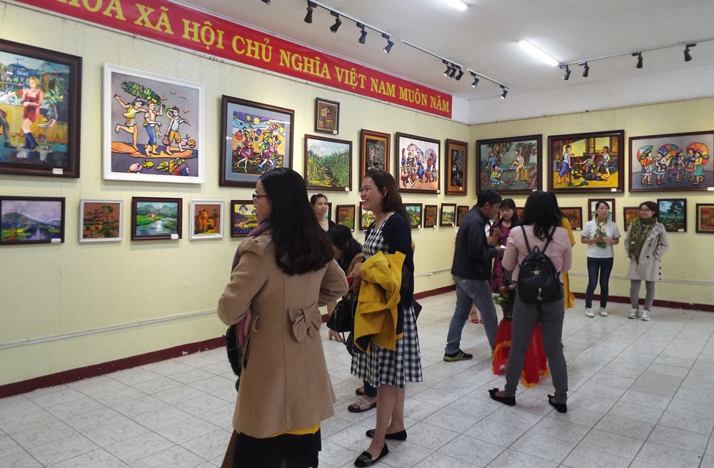 Triển lãm mỹ thuật  "Sắc màu mùa hạ"