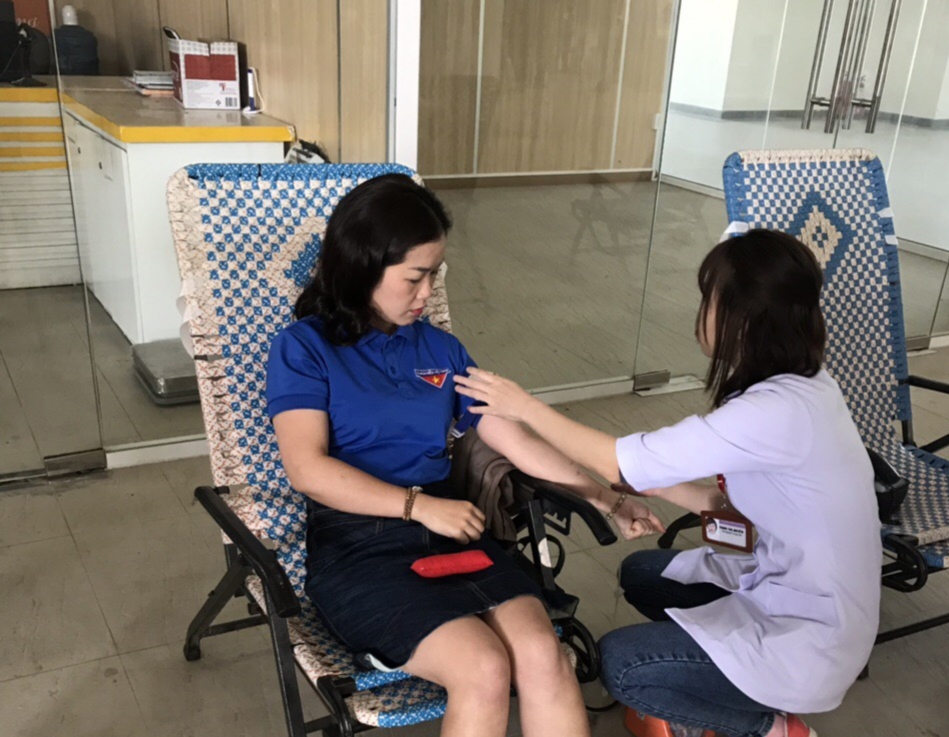 Điển hình hiến máu tình nguyện trong khối cơ quan tỉnh