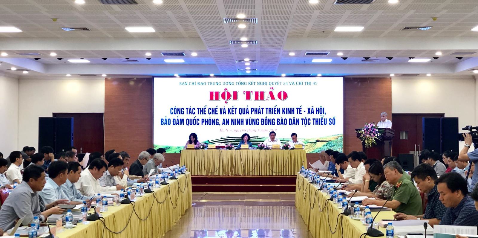 Đồng chí Trương Thị Mai, Ủy viên Bộ Chính trị, Bí thư Trung ương, Trưởng ban Dân vận Trung ương chủ trì hội thảo.