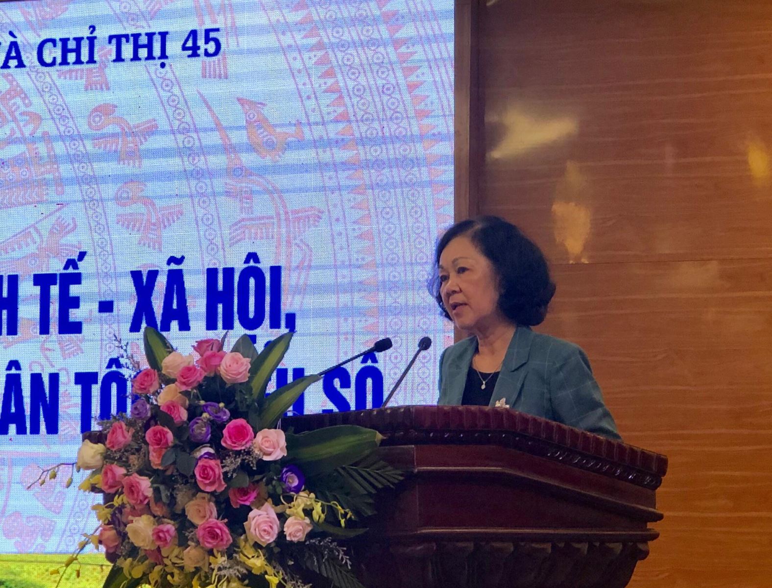 Đồng chí Trương Thị Mai, Ủy viên Bộ Chính trị, Bí thư Trung ương, Trưởng ban Dân vận Trung ương kết luận cuộc hội thảo.